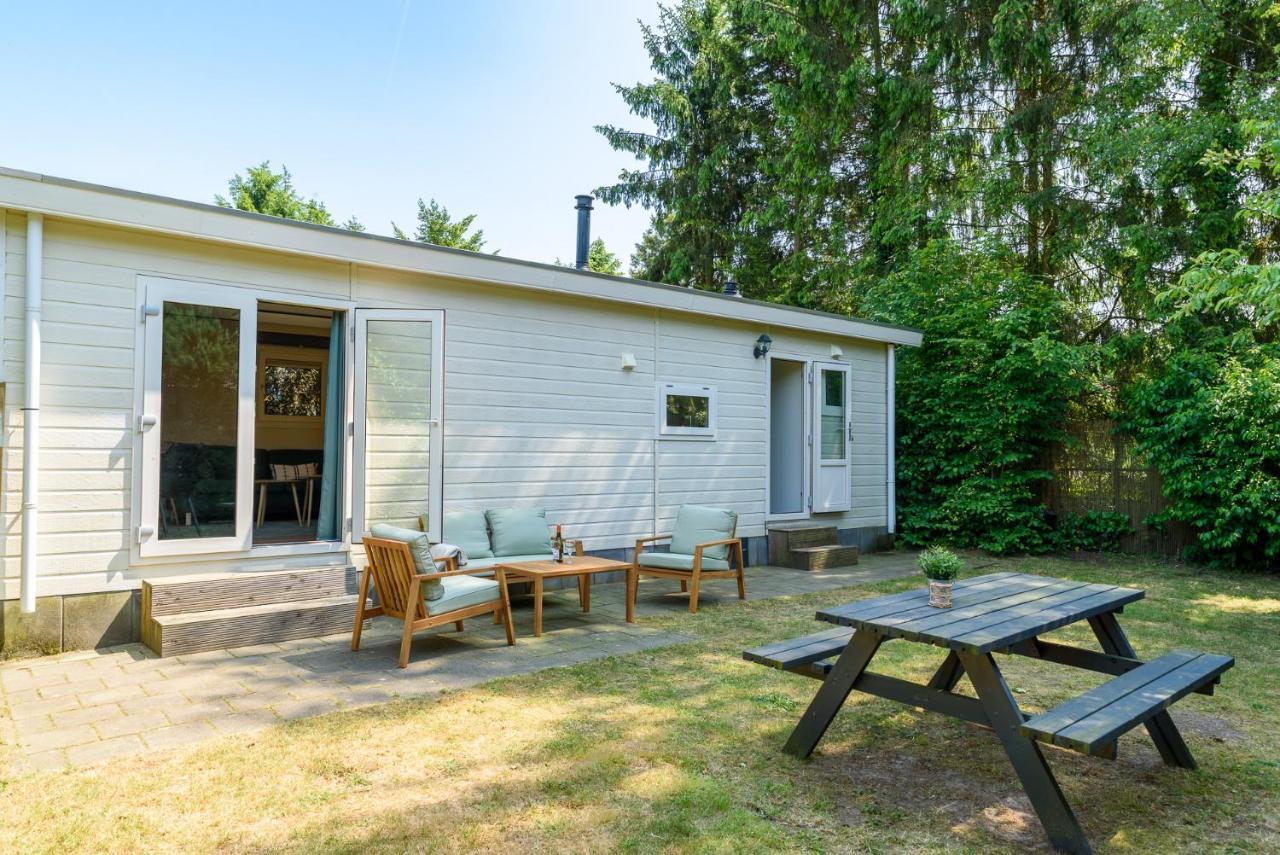 Chalet Met Eigen Tuin Aan De Veluwse Bosrand Пюттен Экстерьер фото